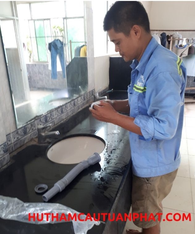 Hút hầm cầu tại Cụm CN Uyên Hưng